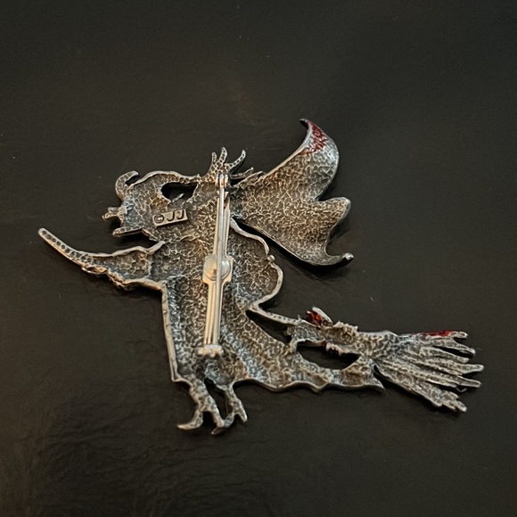 Vintage Brooch - Witch on Broom Pin Art by Spoontiques - pewter, rare. - Picture 3 of 6